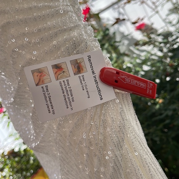 Ieena x Mac Duggal - White Sequined Drop Shoulder Faux Wrap Gown - Size 10 - Picture 6 of 17